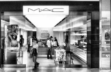 Empowering cosmetic retail store inventory accuracy, omnichannel collaboration, and smart shopping efficiency with professional RFID technology.
