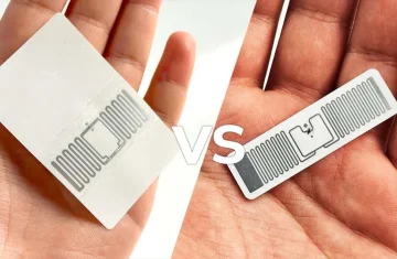 Comparison between an Flag RFID Tag and an RFID tag in a person's hand