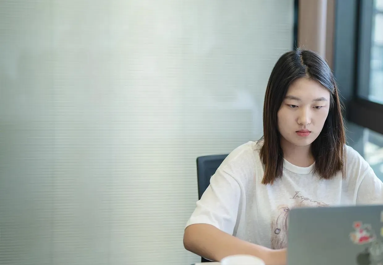 Professional customer support representative ready to assist with rfid solution inquiries and technical consultations